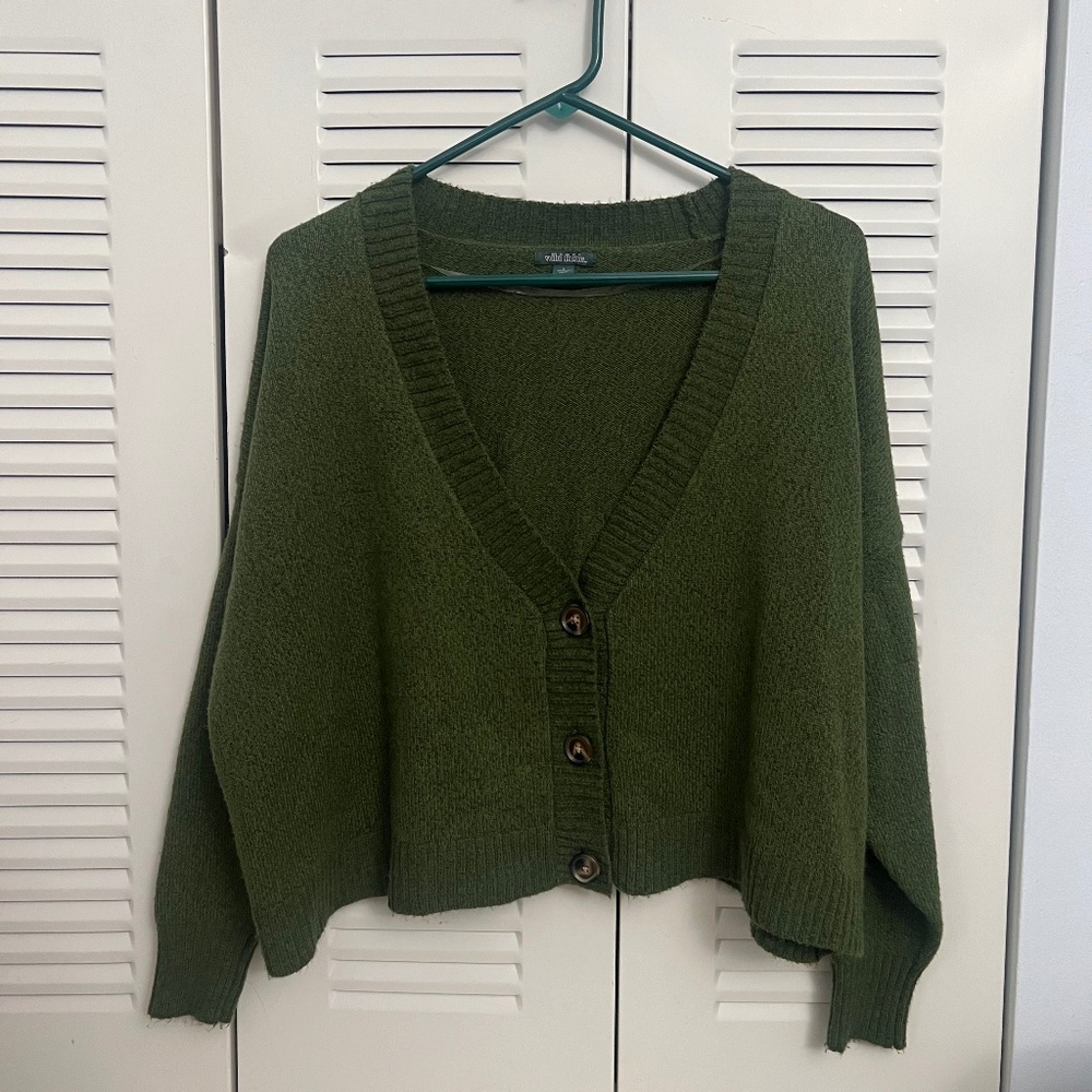 Women’s Button Down V-Neck Cardigan Sweater